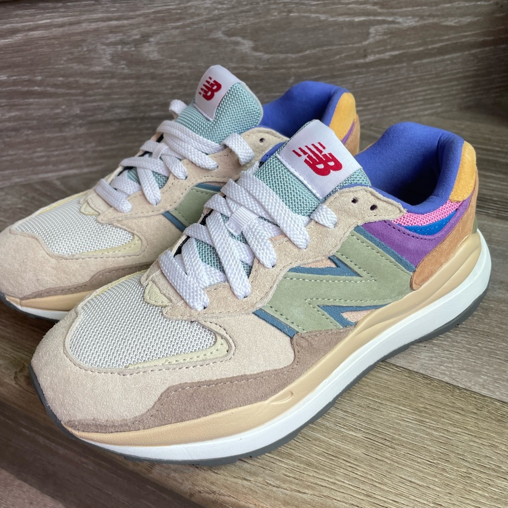 Calm Taupe Vibrant Apricot New Balances